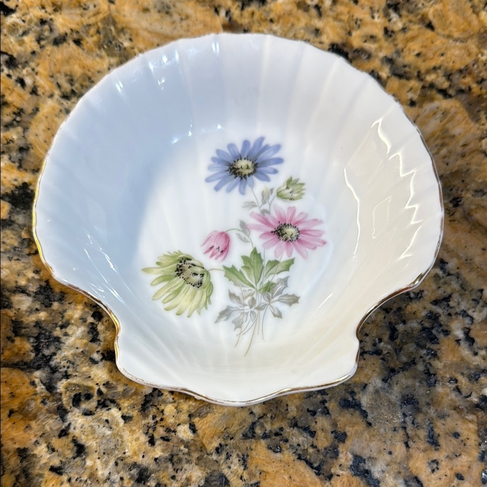 Floral Shell-Shaped Dish